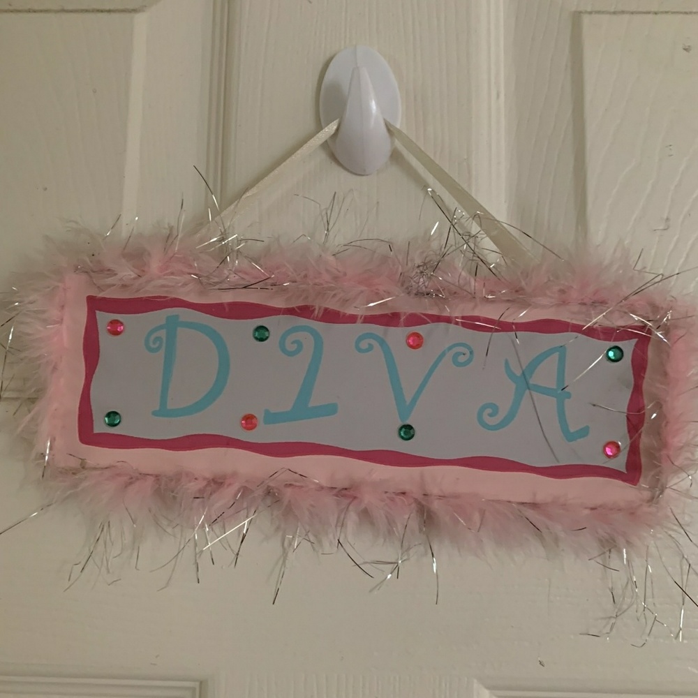 Diva Wall Hanger